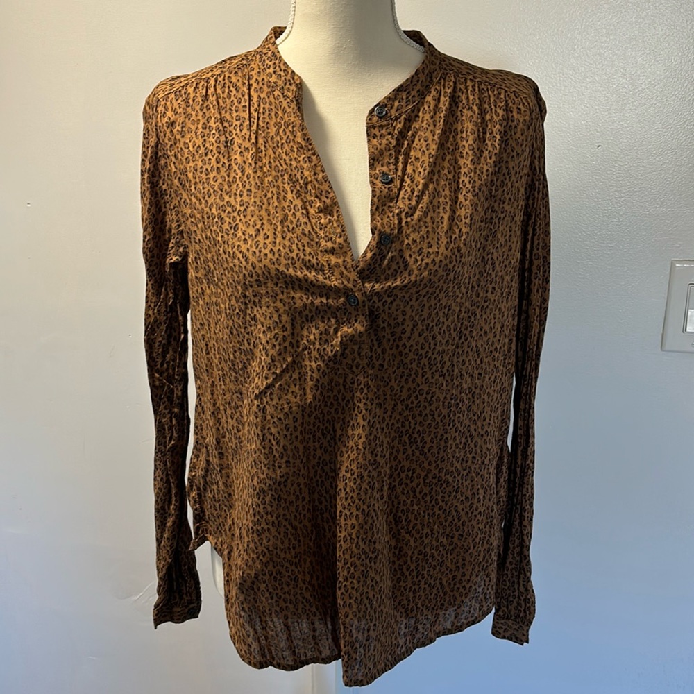 Gap. Leopard print quarter button up, long sleeve. Size medium.